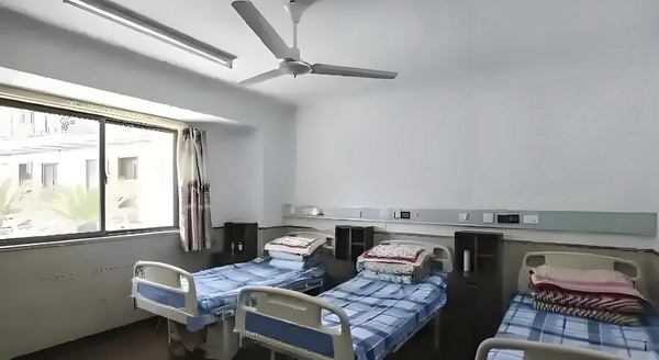 入户深圳机构_专访导演饶晓志：对《万里归途》满意和骄傲 归途满意和难针对上学